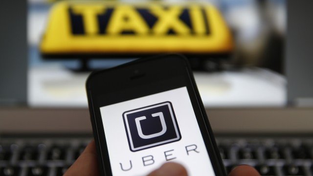 <p>
	<span style="font-size: 11.8181819915771px;">Мобилното приложение за споделено пътуване Uber вече може да се ползва и в София. <em>Снимка: Ройтерс</em></span></p>
