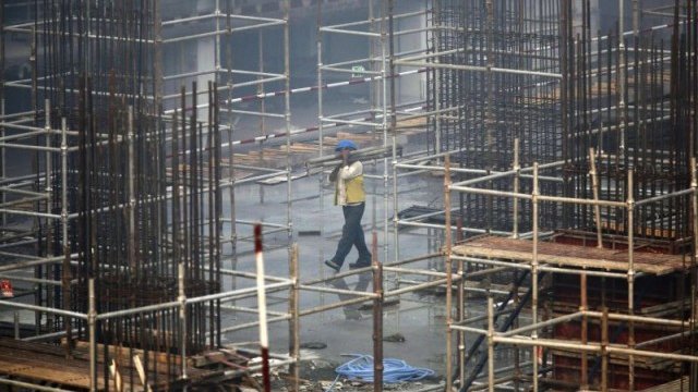 <p>
	Частните инвестиции в сектора на имотите в Китай са паднали до рекордно ниско ниво. <em>Снимка: архив, Ройтерс</em></p>
