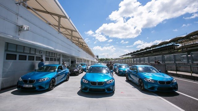 <p style="text-align: justify;">
	<em>Снимки: BMW</em></p>
