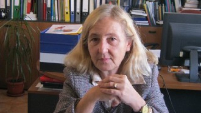 <p>
	<em>Проф. д-р Мира Кожухарова, национален консултант по епидемиология Снимка: Investor.bg</em></p>
