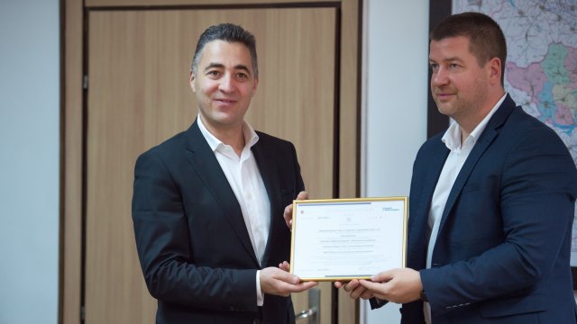 Николай Андреев, главен изпълнителен директор на Vivacom, и кметът на Стара Загора Живко Тодоров. Снимка: Vivacom