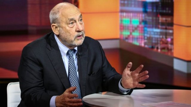 <p>
	Джоузеф Стиглиц. <em>Снимка: Bloomberg</em></p>

