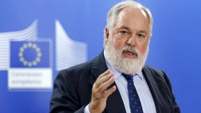 <p>
	Еврокомисарят за климата и енергетиката Мигел Ариас Канете. <em>Снимка: Ройтерс</em></p>
