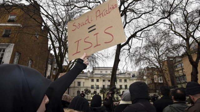 <p>
	Демонстрацията срещу Саудитска Арабия заради изпълнената присъда на Шейх Нимр Ал-Нимр в Лондон. <em>Снимка: Ройтерс</em></p>
