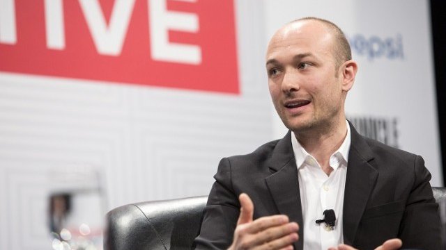 <p>
	Съоснователят и главен изпълнителен директор &nbsp;на Lyft Логан Грийн. <em>Снимка: Архив Ройтерс</em></p>
