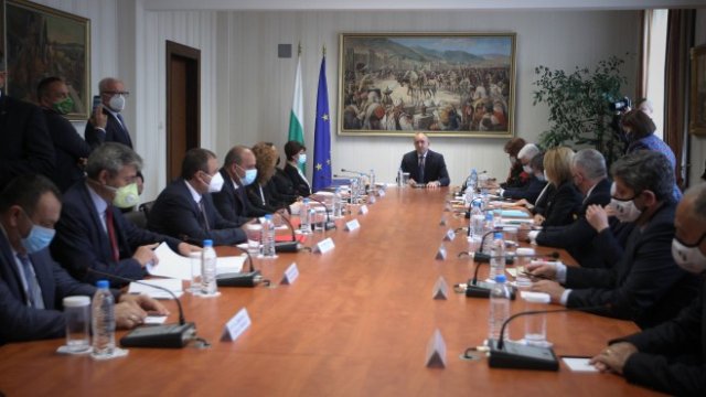 <p>
	Консултациите при президента на 5 май<em>. Снимка: Димитър Кьосемарлиев, Investor Media Group&nbsp;</em></p>
