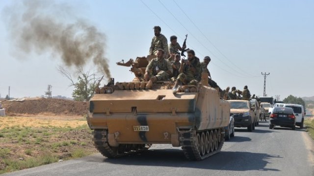 <p>
	Войски на сирийската армия. <em>Снимка: Ройтерс</em></p>
