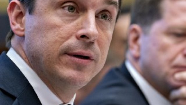 <p>
	Робърт Джаксън от Комисията по ценни книжа и борси в САЩ. Снимка: Bloomberg</p>
