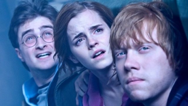 <p>
	<span style="font-family: Verdana, Tahoma, sans-serif; font-size: 10px; line-height: 11px; text-align: left; ">Кадър от последната серия на Хари Потър. <em>Снимка: Warner Bros. Ent.</em></span></p>
