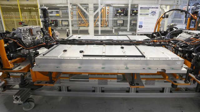 Батериен пакет на Volkswagen за електрическия ID Buzz, изграждан в Хановер, Германия. Източник: Bloomberg L.P.