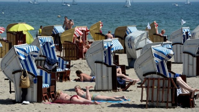 <p>
	Плажът на град Любек, Германия &ndash; Травемюнде. <em>Снимка: Ройтерс</em></p>
