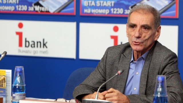 <p>
	Юлиян Стамболджиев, зам.-председател на Асоциацията на застрахователните брокери в България (АЗББ). <em>Снимка: БТА</em></p>
