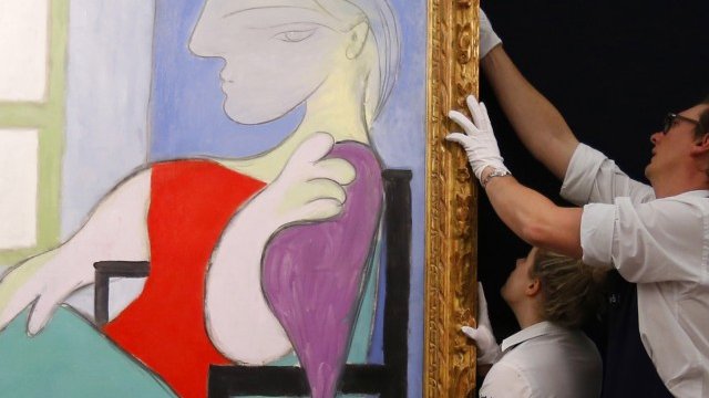 <p>
	Картината на Пикасо носи името &quot;Femme assise pres d&#39;une fenetre&quot; или &quot;Жена, седяща до прозореца&quot;. <em>Снимка</em>:<em>Ройтерс</em></p>
