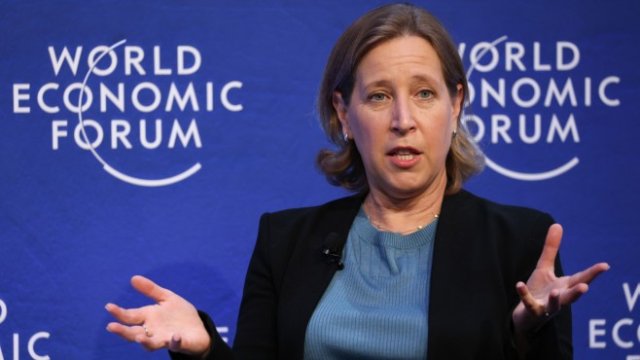 <p>
	Главният изпълнителен директор на YouTube Сюзън Войчицки. <em>Снимка: Bloomberg&nbsp;</em></p>
