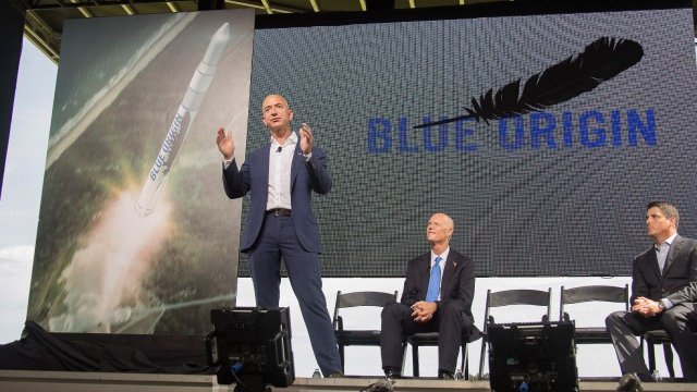 <p>
	Джеф Безос. <em>Снимка: Ройтерс</em></p>
