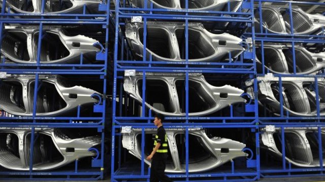 <p>
	Китай се превърна в основен пазар за производителите на луксозни коли. <em>Снимка: Ройтерс</em></p>
