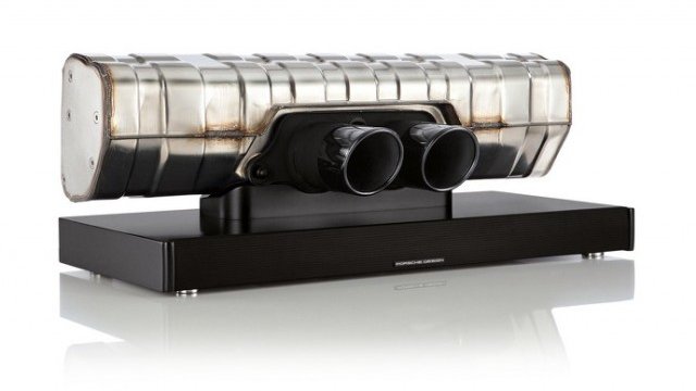 <p>
	<em>Снимки: Porsche Design</em></p>
