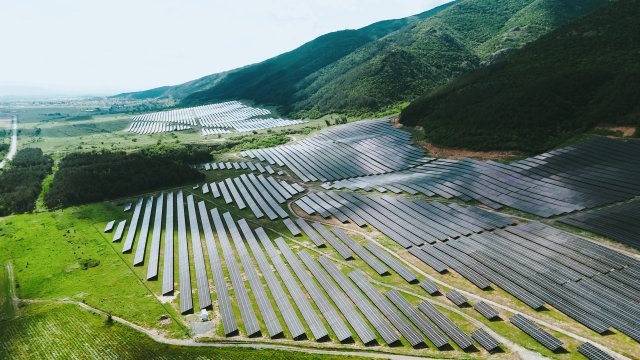Соларс Енерджи и 360 Energy откриха нов хибриден ВЕИ парк край Мъглиж