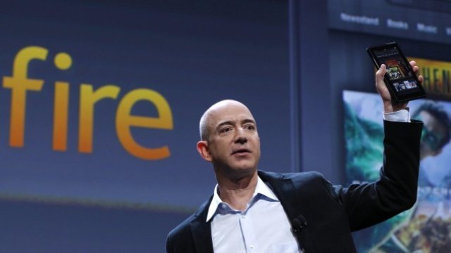 <p>
	След таблета Fire компанията на Джеф Безос вероятно работи и над смартфон.<em> Снимка: Ройтерс</em></p>
