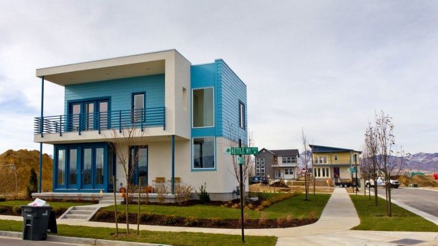 <p>
	&quot;Зелената&quot; мода при жилищата навлезе и в щата Юта. <em>Снимка: Photo Dean, лиценз: <a href="http://creativecommons.org/" target="_blank"><strong>Creative Commons</strong></a></em></p>
