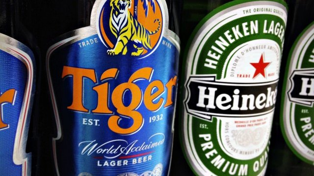 <p>
	Heineken търси варианти за разширяване на бизнеса в други региони на света. <em>Снимка: Ройтерс</em></p>
