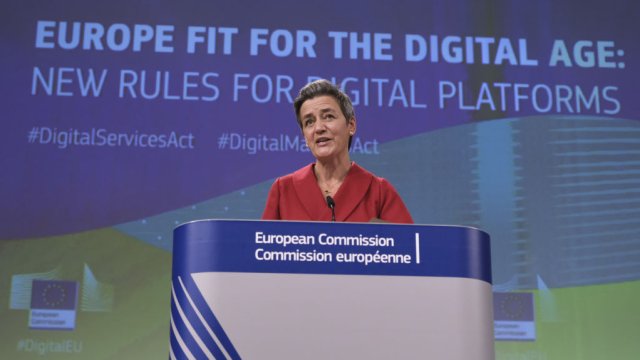 Маргрете Вестагер при представянето на Закона за цифровите пазари. Снимка: Alexandros Michailidis/Pool/Anadolu Agency via Getty Images