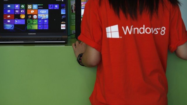 <p>
	Ще обърне ли&nbsp;Microsoft гръб на новата си операционна система? <em>Снимка: Ройтерс</em></p>
