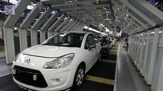 <p>
	Спряла поточна линия за производство на модела Citroen C3 по време на стачката в завода в Олне су Боа. <em>Снимка: Ройтерс</em></p>
