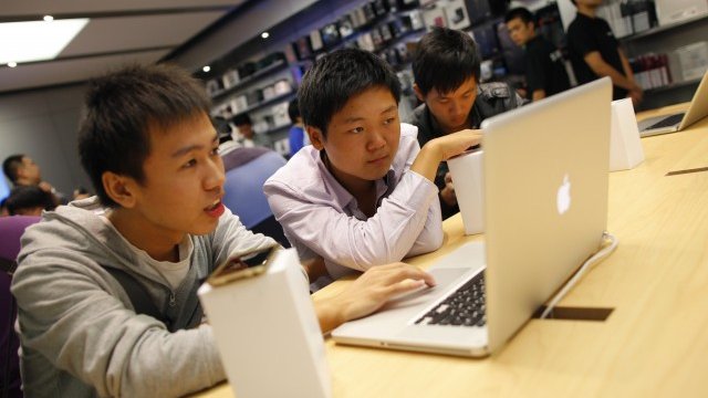 <p style="text-align: center;">
	Apple ще обръща все по-голямо внимание на бизнеса си в Китай. <em>Снимка: Ройтерс</em></p>
