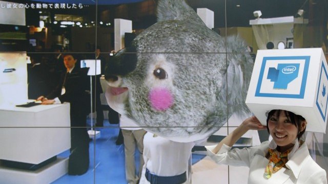 <p>
	Intel участва в електронното шоу изложение&nbsp;CEATEC Japan&nbsp;2011.&nbsp;<em>Снимка: Ройтерс</em></p>
