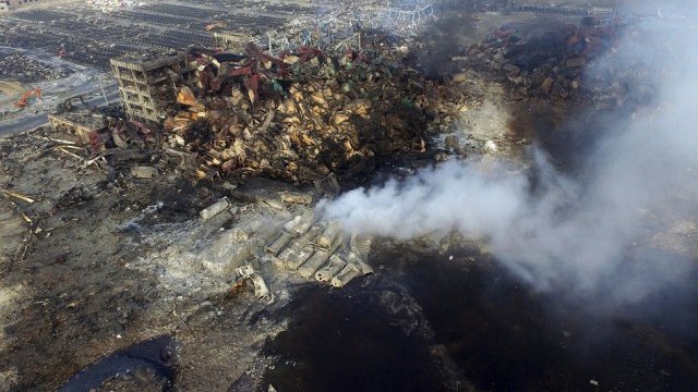 <p>
	Разрушенията в Тиендзин. Снимка: <em>Ройтерс</em></p>
