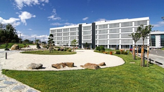 <p>
	Офис сграда Камбаните <em>Снимка: brefbg.com</em></p>
