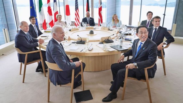 Лидерите на Г-7 в първия ден от срещата в Япония. Снимка: Kyodo News via Getty Images