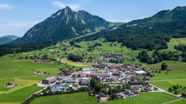 <p>
	<em>Изглед към град в Нидвалден. Снимка: Bloomberg L.P.</em></p>
