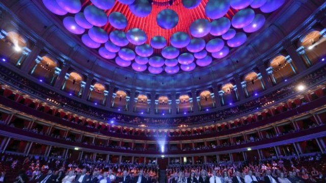 <p>
	<em>Основната зала в&nbsp;</em>Royal Albert Hall, Лондон.<em>&nbsp;Снимка:&nbsp;Chris Ratcliffe/Bloomberg</em></p>
