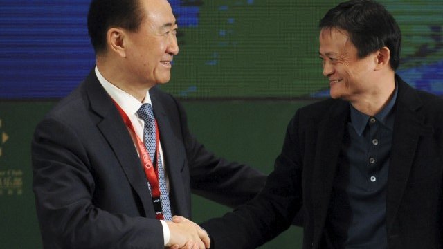 <p>
	Уан Дзиенлин (вляво) и Джак Ма. <em>Снимка: Ройтерс</em></p>
