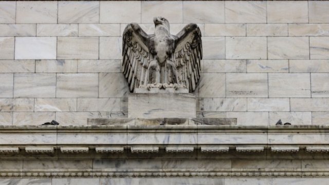 <p>
	Сградата на Фед във Вашингтон, САЩ<em>. Снимка: Samuel Corum/Bloomberg </em></p>
