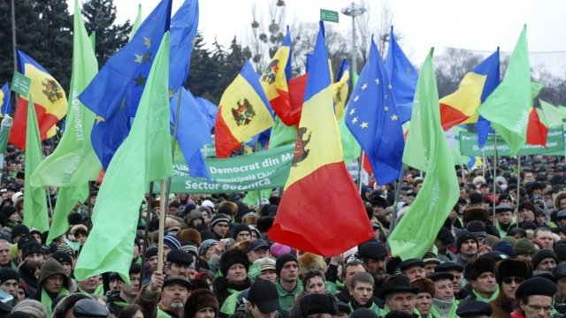 <p>
	Проевропейски митинг в столицата Кишинев. <em>Снимка: Ройтерс</em></p>
