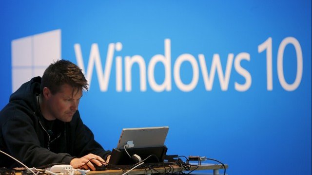 <p>
	Microsoft възлага големи надежди на&nbsp;Windows 10. <em>Снимка: Ройтерс</em></p>
