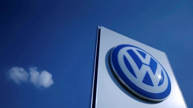 Съд в Южна Корея вкарва мениджър на Volkswagen в затвора 