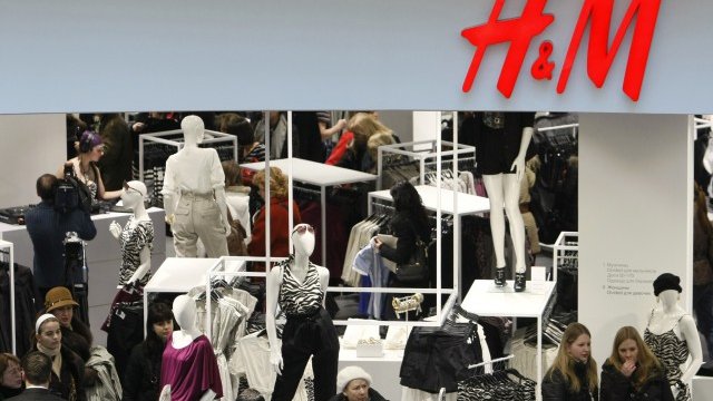 <p>
	H&amp;M е една от малкото фирми от бранша, публикували информация за доставчиците си. <em>Снимка: Ройтерс</em></p>
