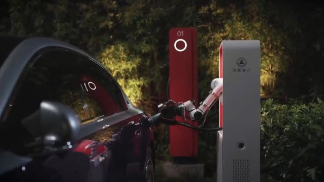 Новата зарядна станция на Huawei. Снимка: Кадър от видео, споделено от Huawei в YouTube