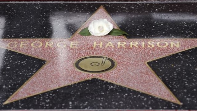 <p>
	Джордж Харисън посмъртно получи звезда в Алеята на славата през април 2009 г. <em>Снимка: архив, Ройтерс</em></p>
