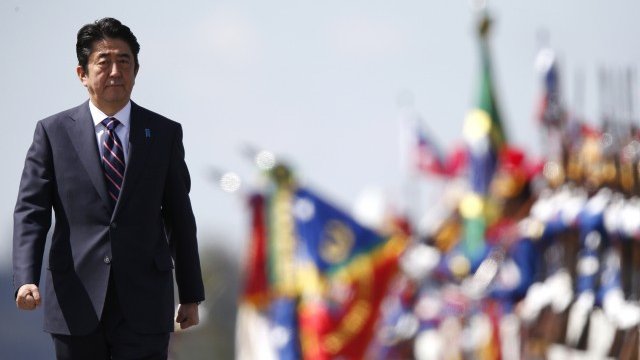 <p style="text-align: justify;">
	Премиерът Шиндзо Абе. <em>Снимка: Ройтерс</em></p>
