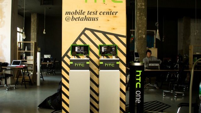 <p>
	Така изглежда тестинг центърът на HTC. <em>Снимка: HTC</em></p>
