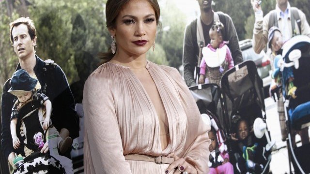 <p>
	Според Fobres Дженифър Лопес е спечелила през последните 12 месеца 52 млн долара. <em>Снимка: Ройтерс</em></p>
