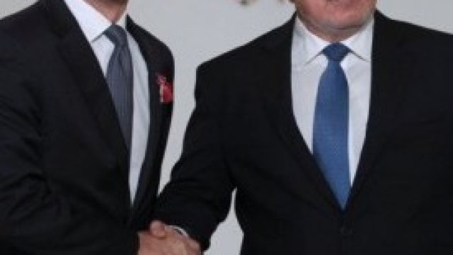 <p>
	Премиерът Бойко Борисов и генералният секретар на НАТО Йенс Столтенберг по време на срещата им в петък.&nbsp;<em>Снимка: Димитър Кьосемарлиев, Investor Media Group</em></p>
