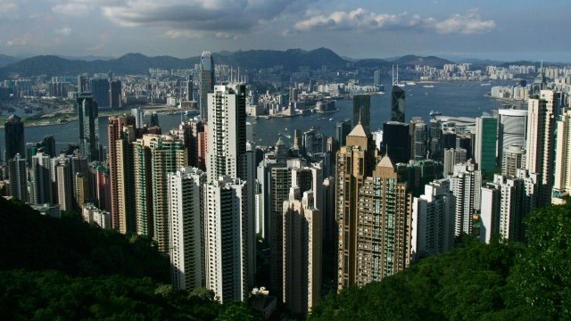 <p>
	Хонконг преживява бум на имотния пазар. <em>Снимка: Ройтерс</em></p>
