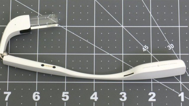 <p>
	Така ще изглеждат новите очила на Google<em>. Снимка: FCC</em></p>
