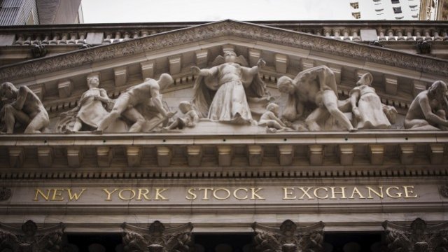 Wall Street последва европейските борси и приключи сесията със спадове